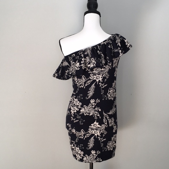 off the shoulder ruffle dress - Picture 2 of 8